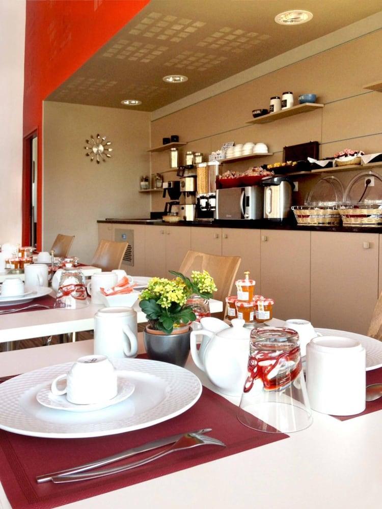restaurant-cafeteria