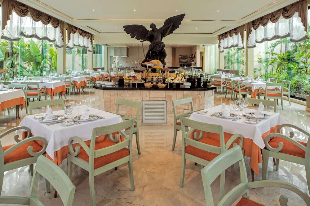 restaurant cafeteria