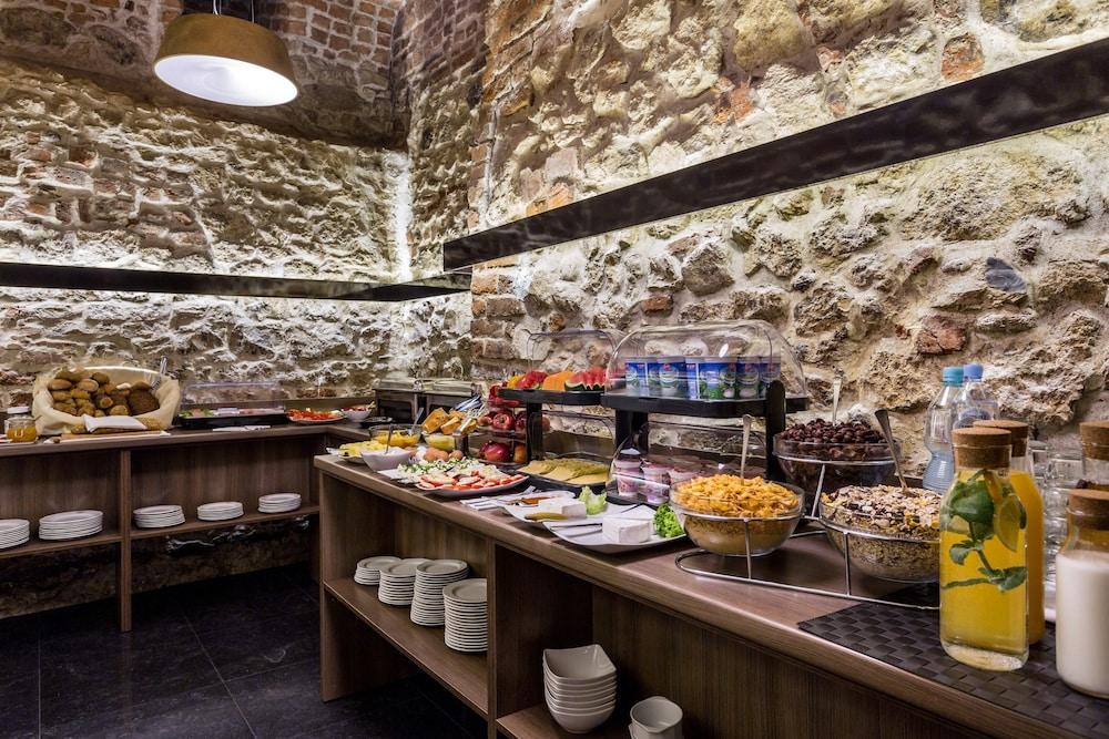 restaurant cafeteria