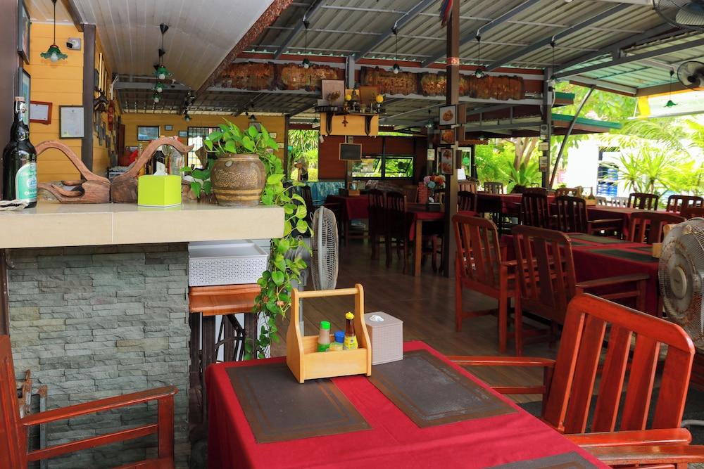restaurant cafeteria