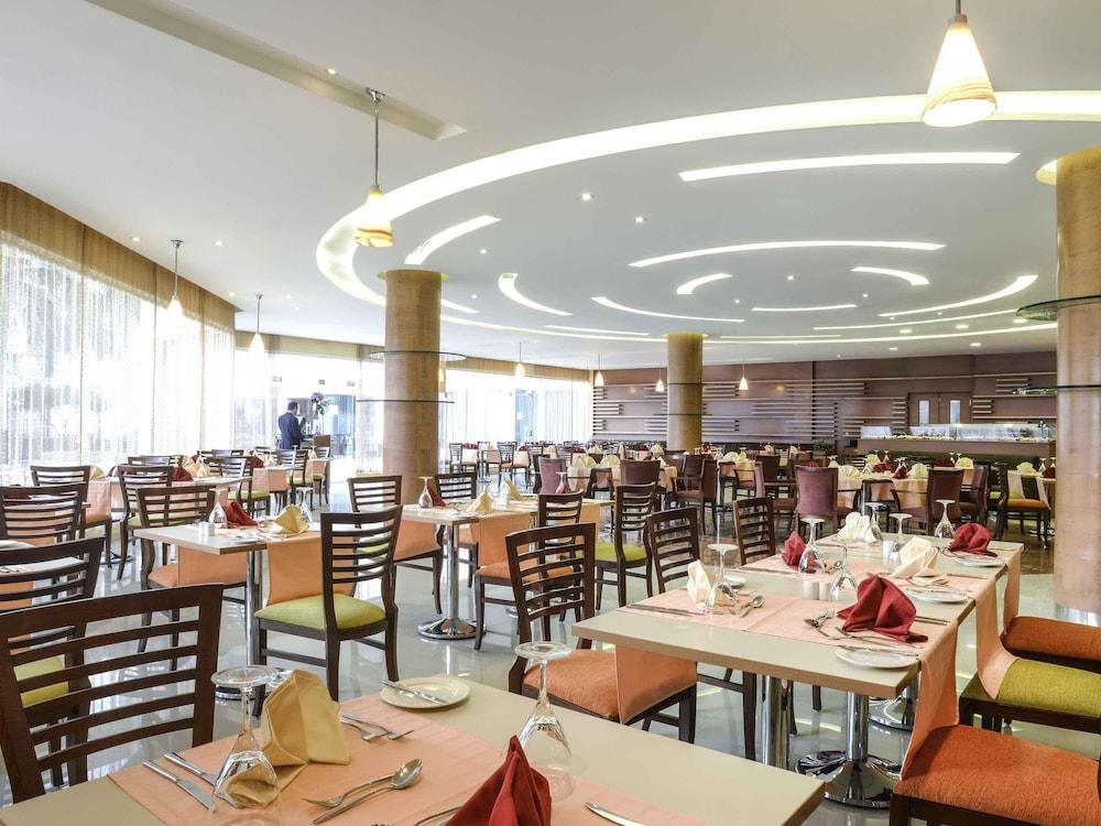 restaurant cafeteria