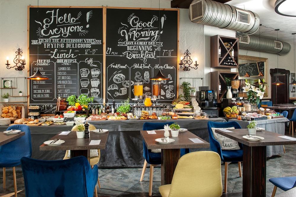 restaurant cafeteria