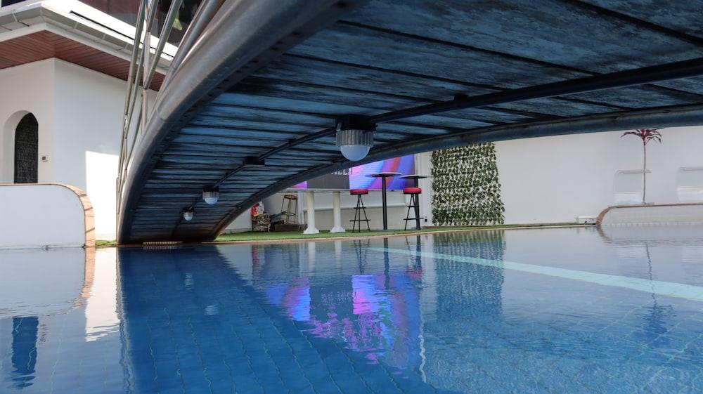 swimming pool spa