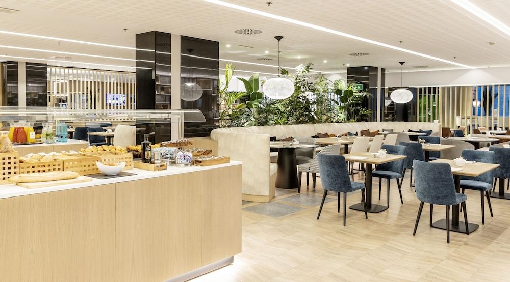 restaurant cafeteria