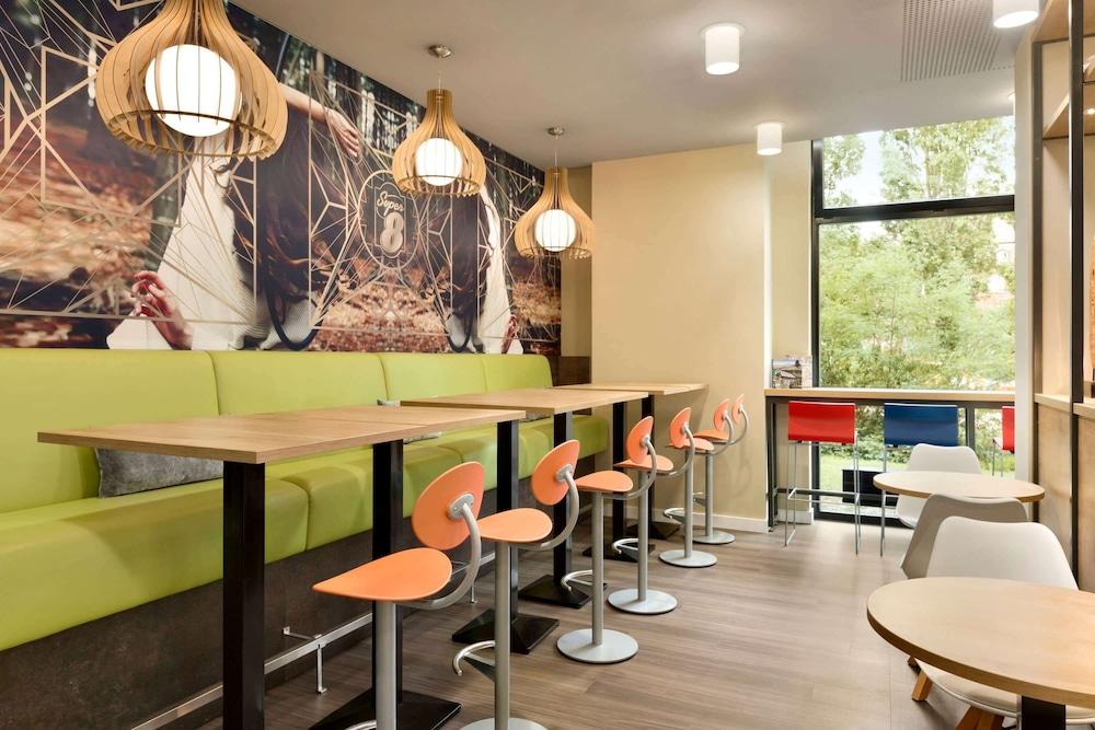 restaurant-cafeteria