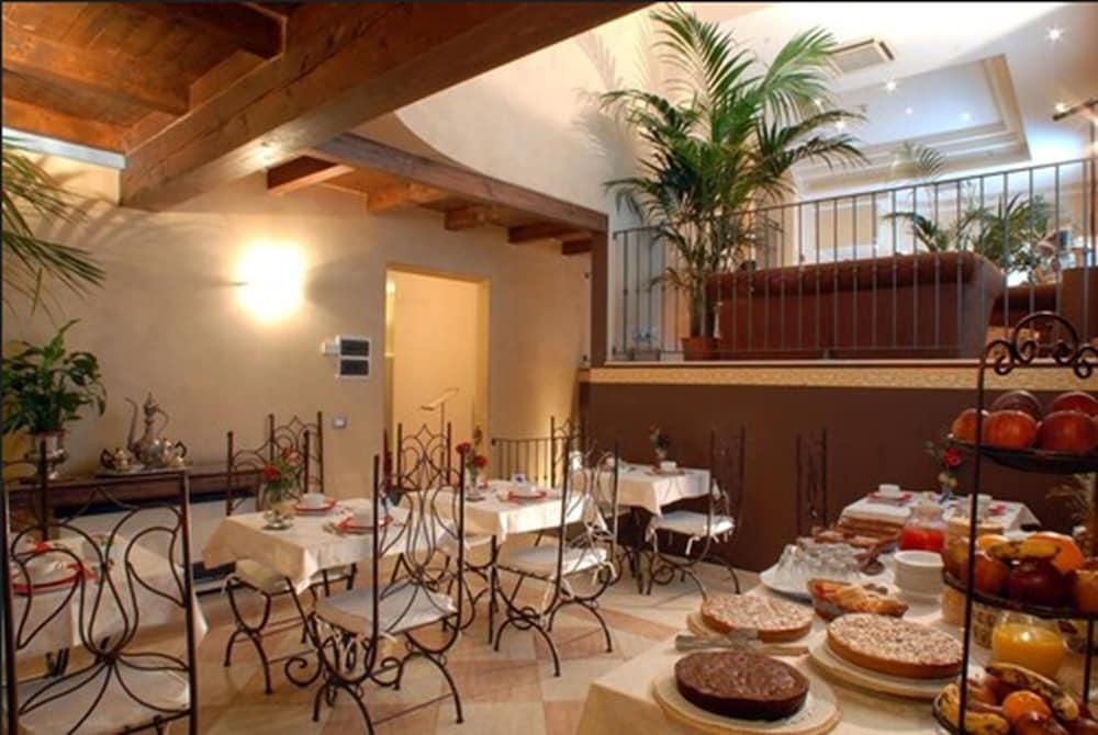 restaurant-cafeteria