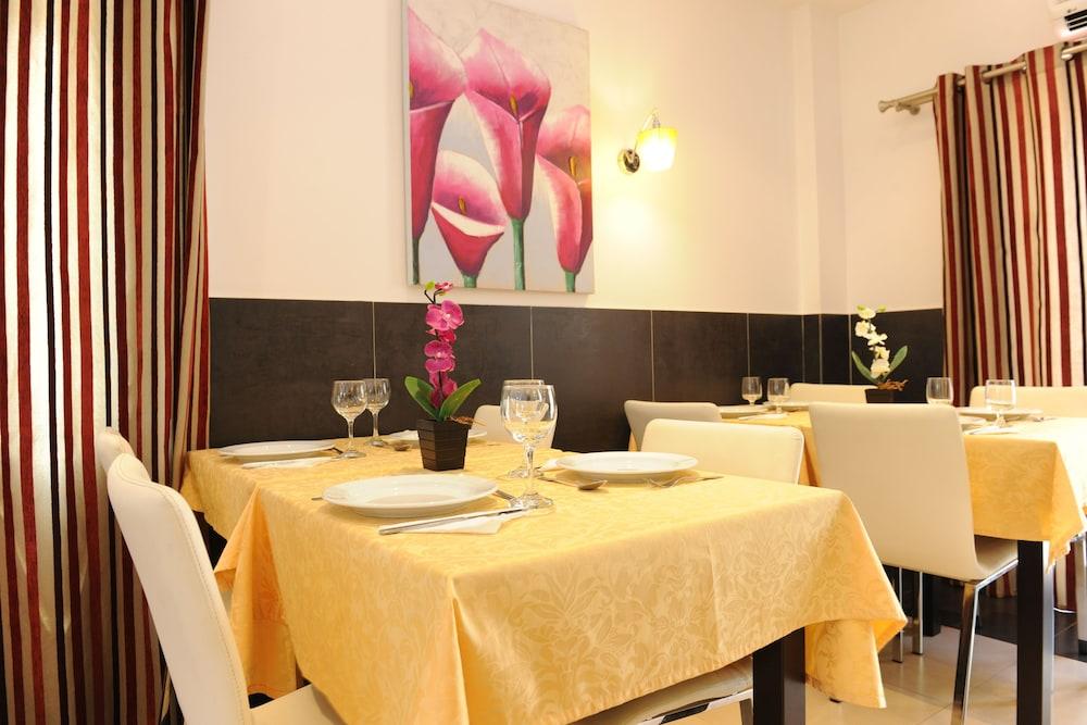 restaurant cafeteria