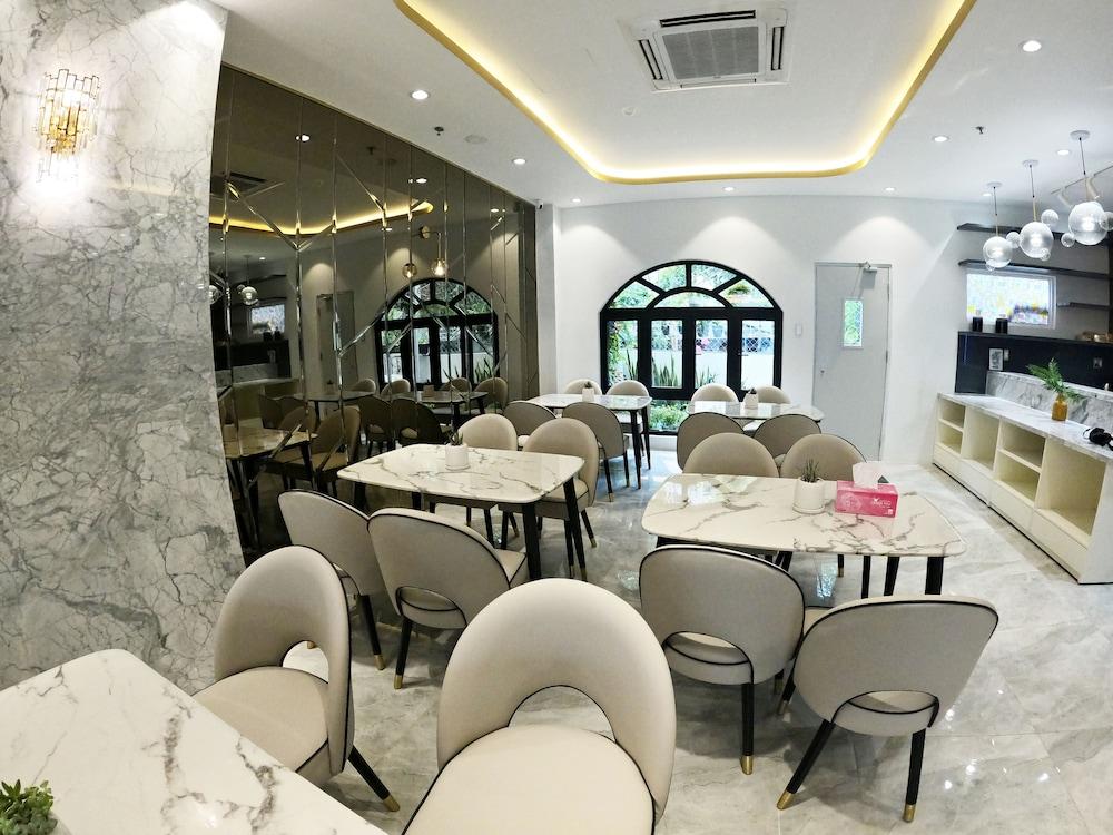 restaurant cafeteria