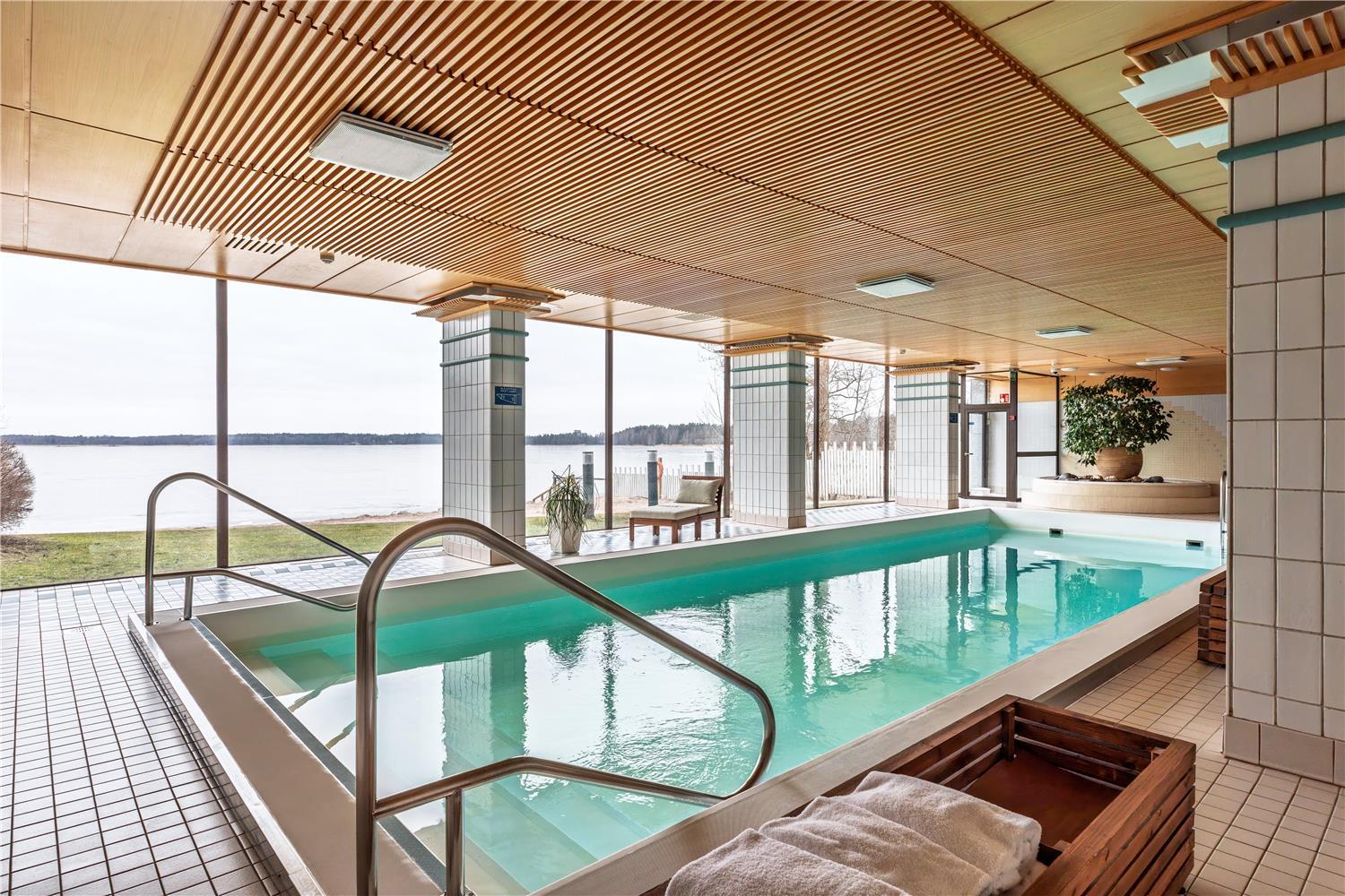 swimming pool spa