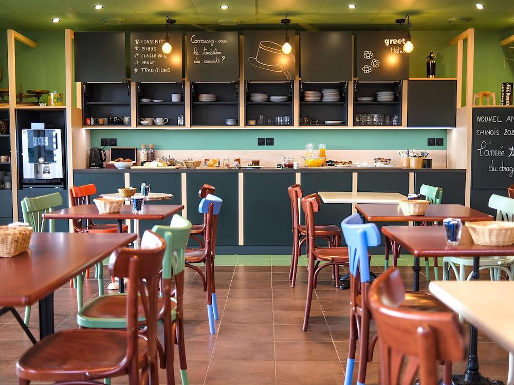 restaurant cafeteria