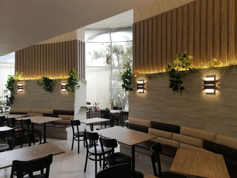 restaurant-cafeteria