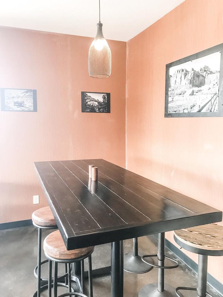 restaurant cafeteria