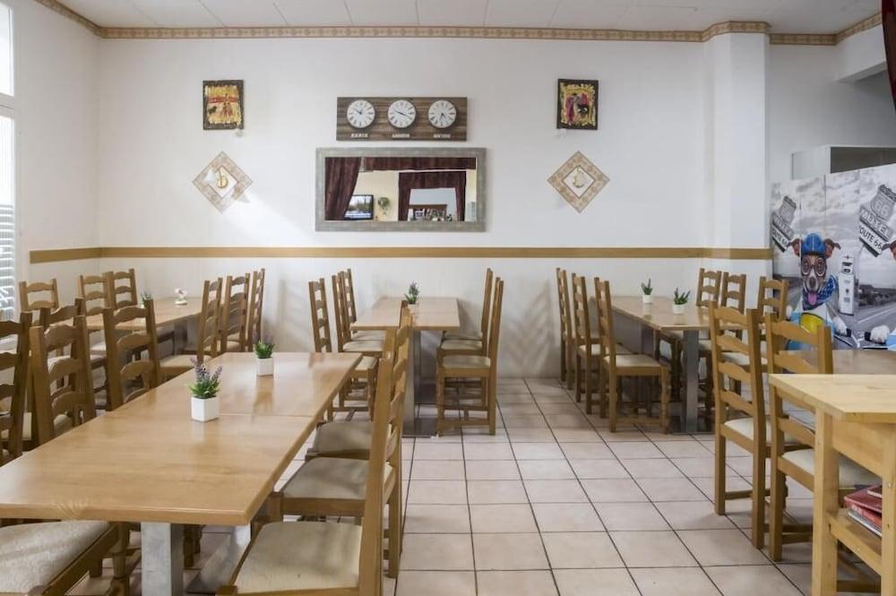 restaurant cafeteria