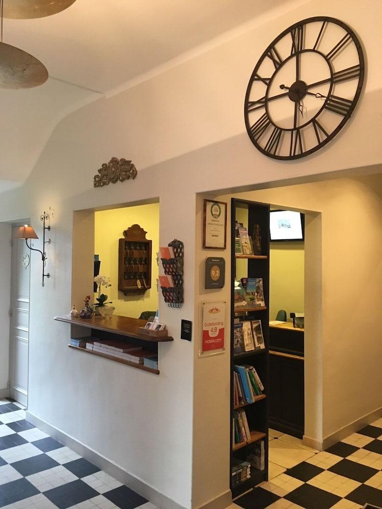 lobby