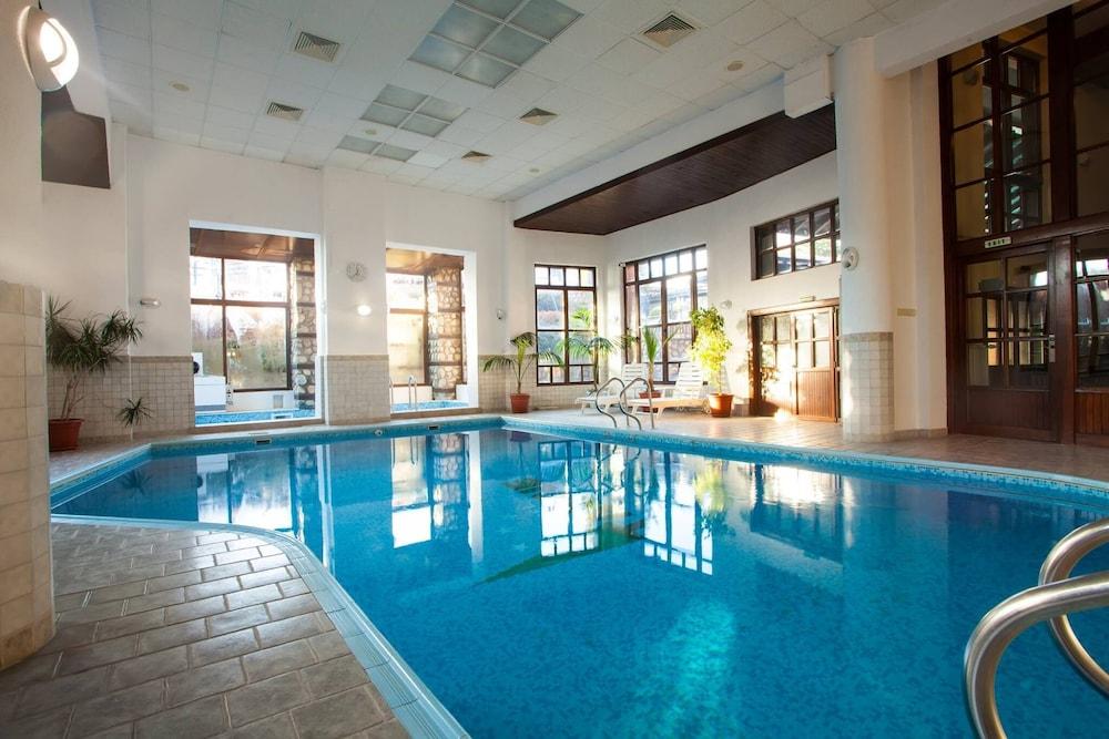 swimming pool spa