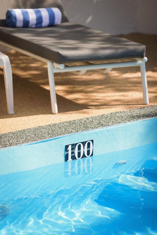 swimming pool spa