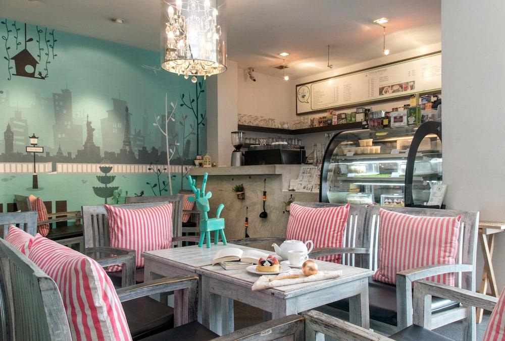 restaurant-cafeteria