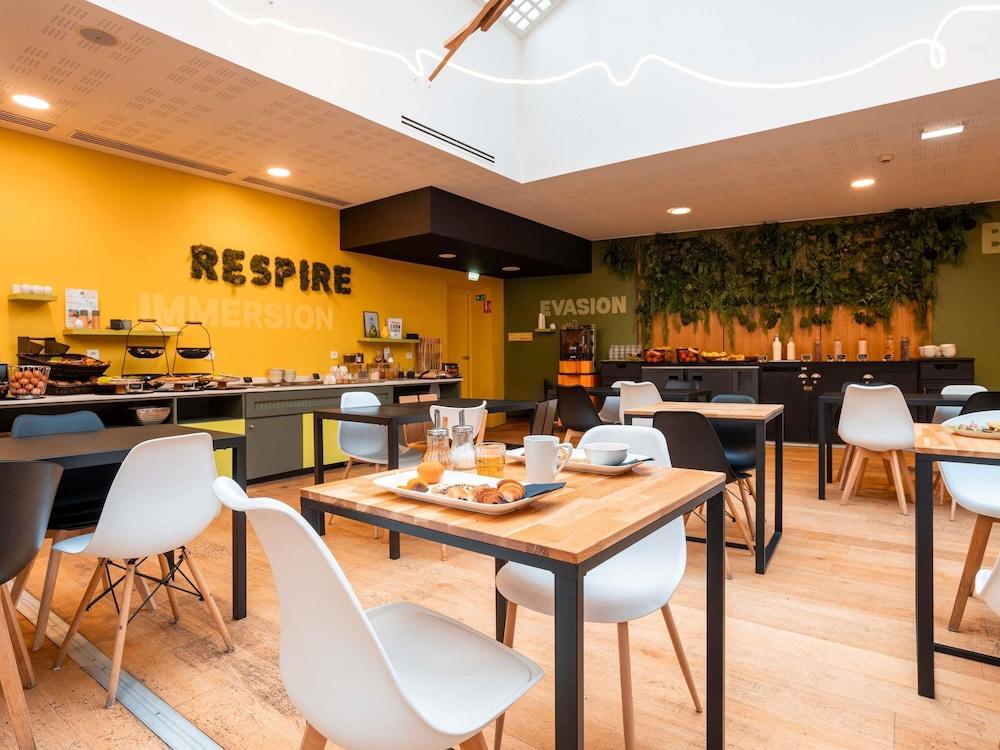 restaurant cafeteria