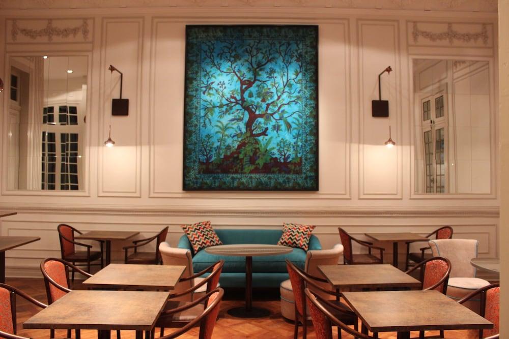 restaurant cafeteria