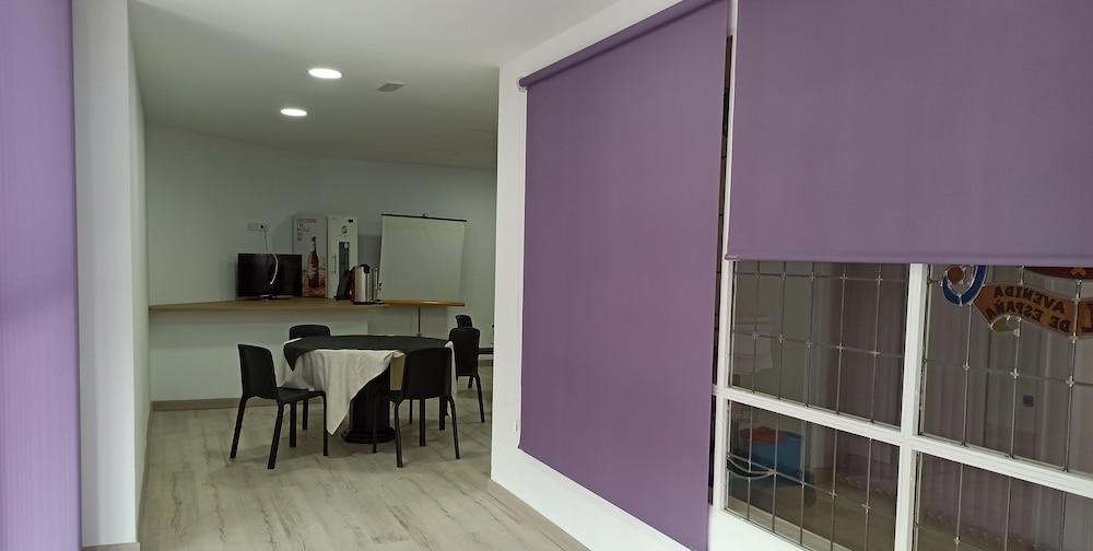 restaurant-cafeteria