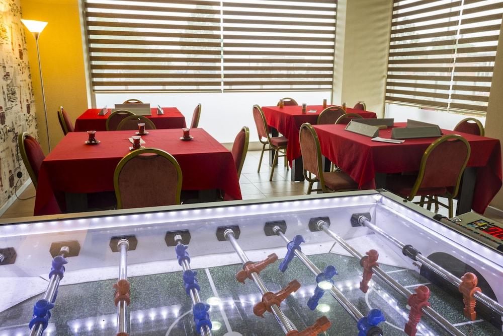 restaurant cafeteria