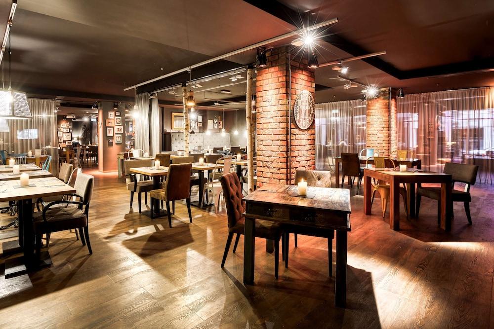 restaurant cafeteria
