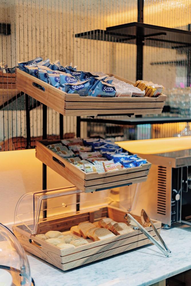 restaurant cafeteria