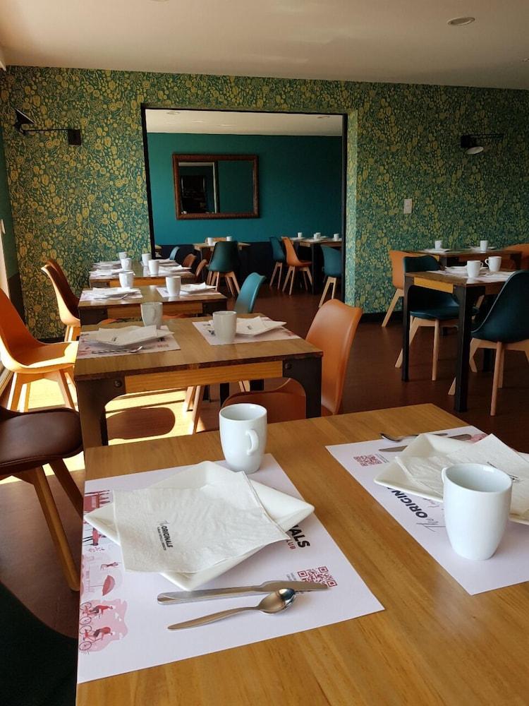 restaurant cafeteria