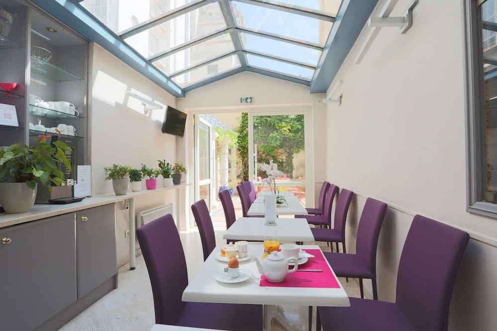 restaurant cafeteria