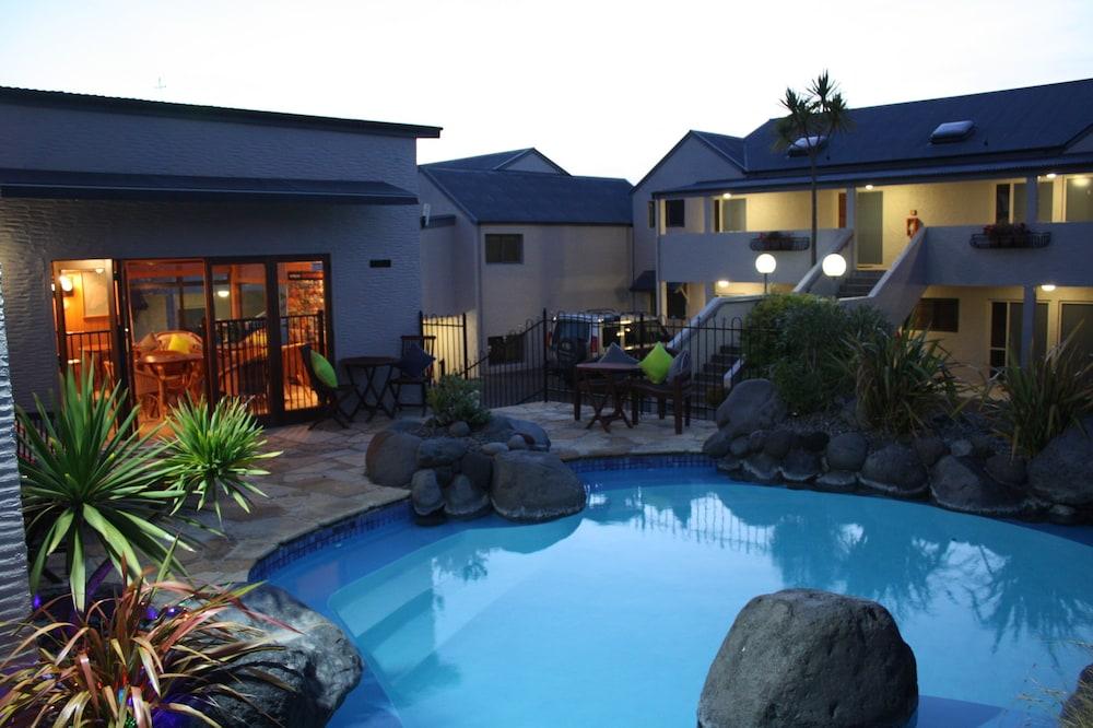 swimming pool spa