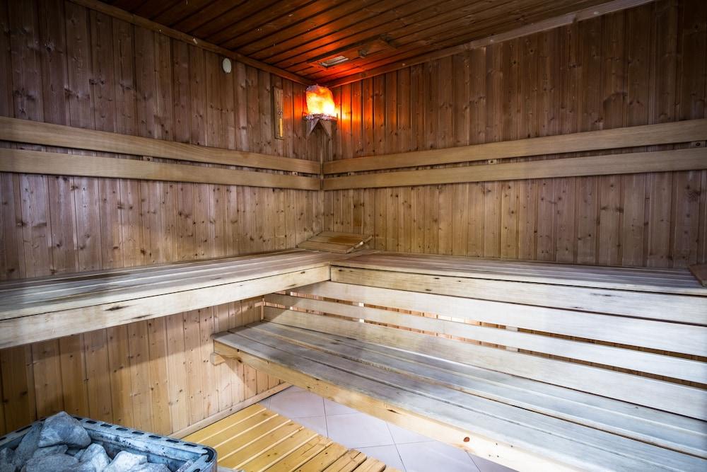 swimming pool spa