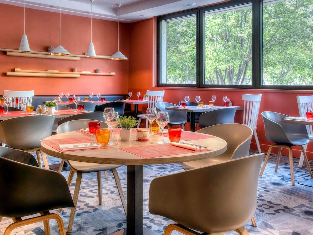 restaurant cafeteria