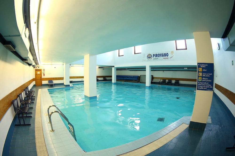 swimming pool spa