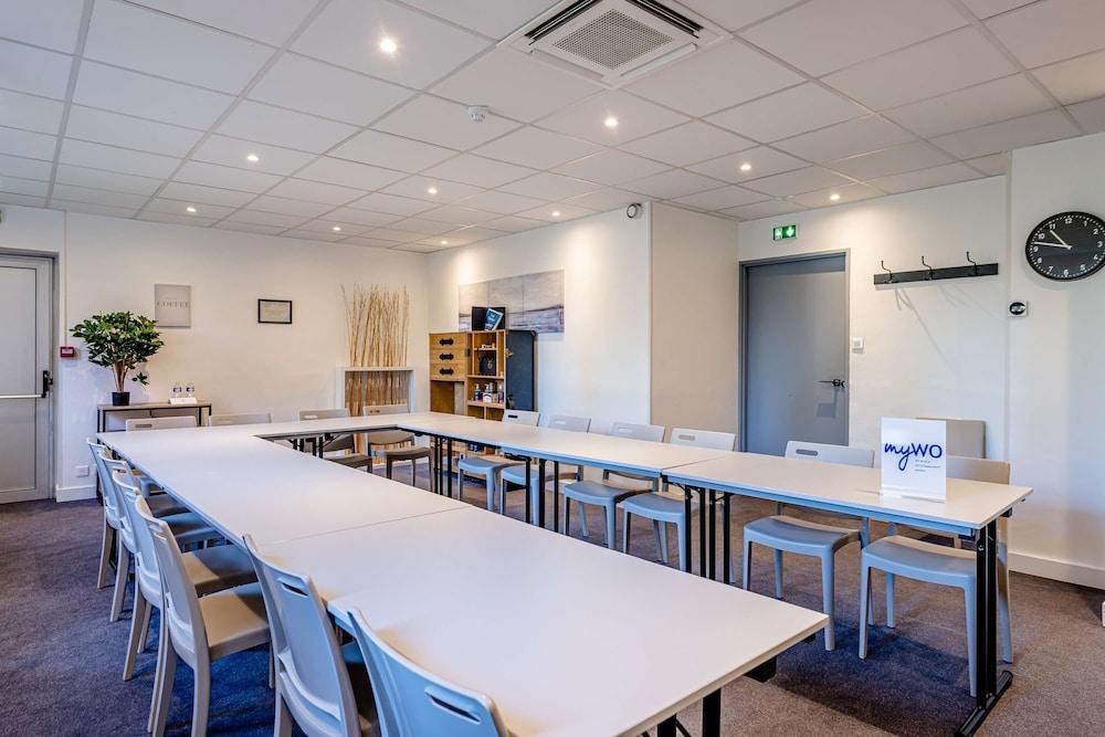 restaurant cafeteria