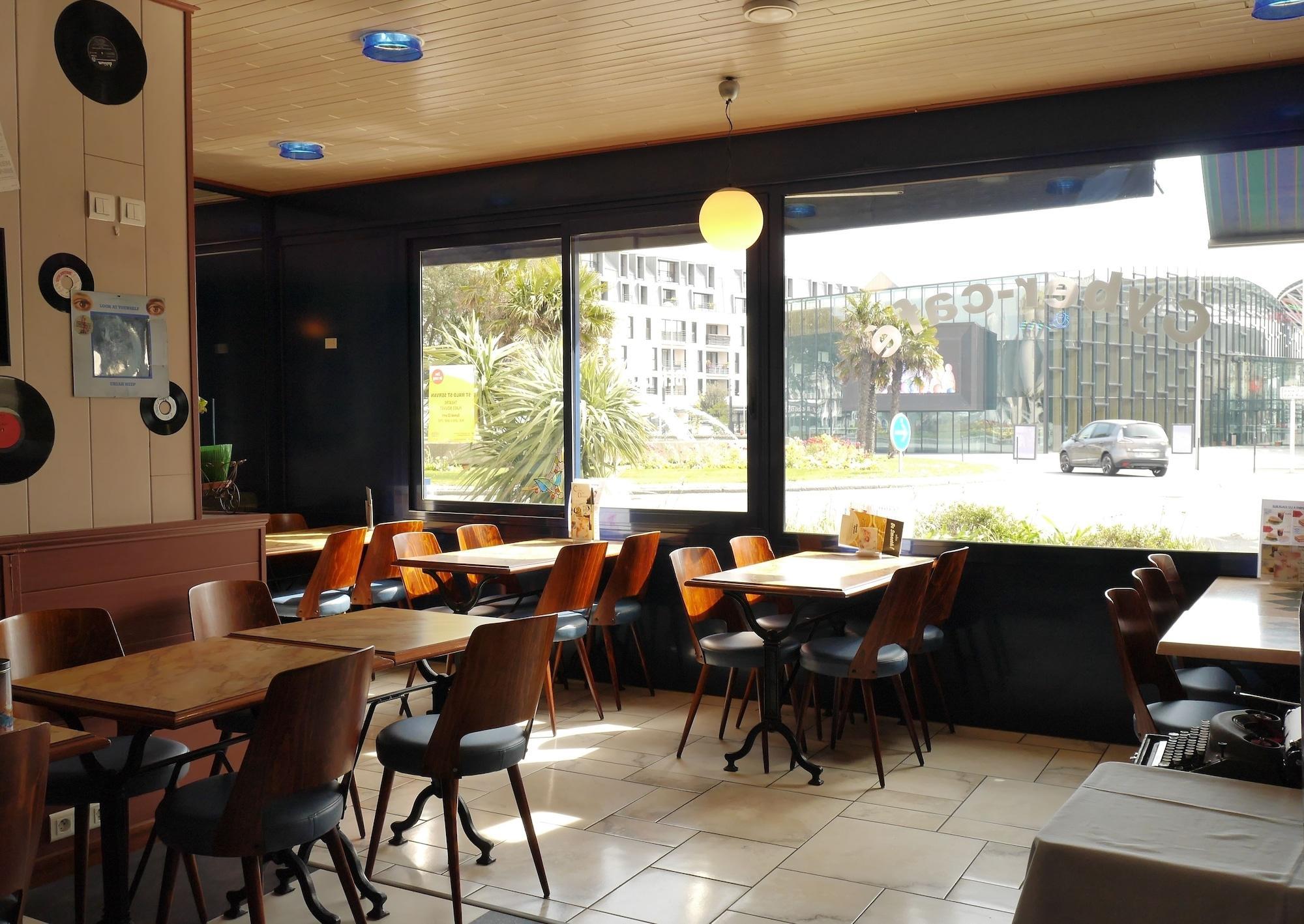 restaurant cafeteria