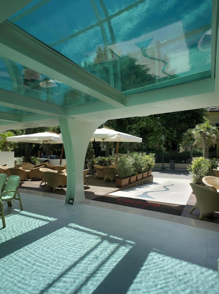 swimming pool spa