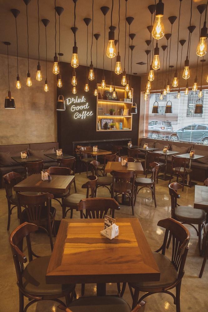 restaurant cafeteria