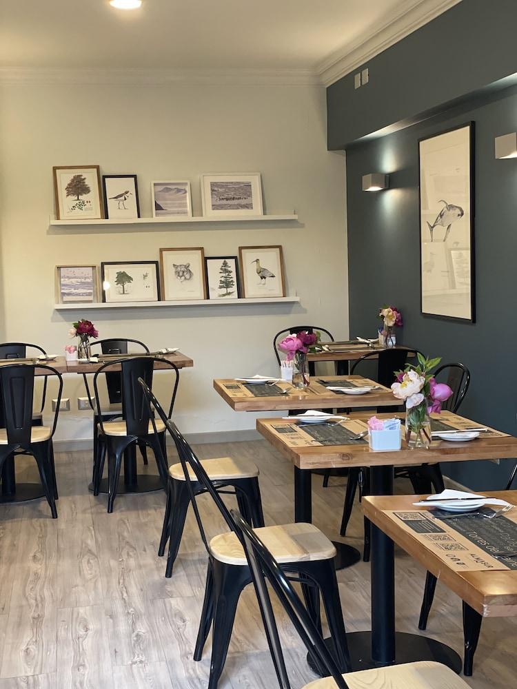 restaurant cafeteria