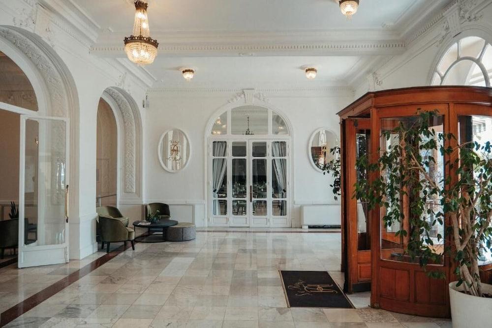 lobby