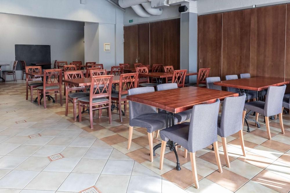 restaurant-cafeteria