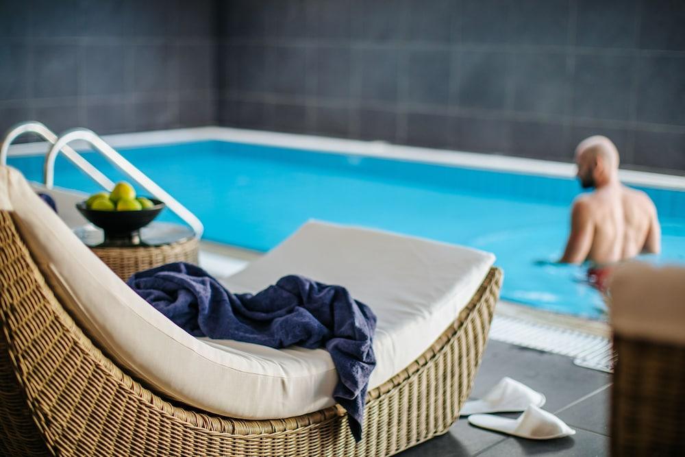 swimming pool spa