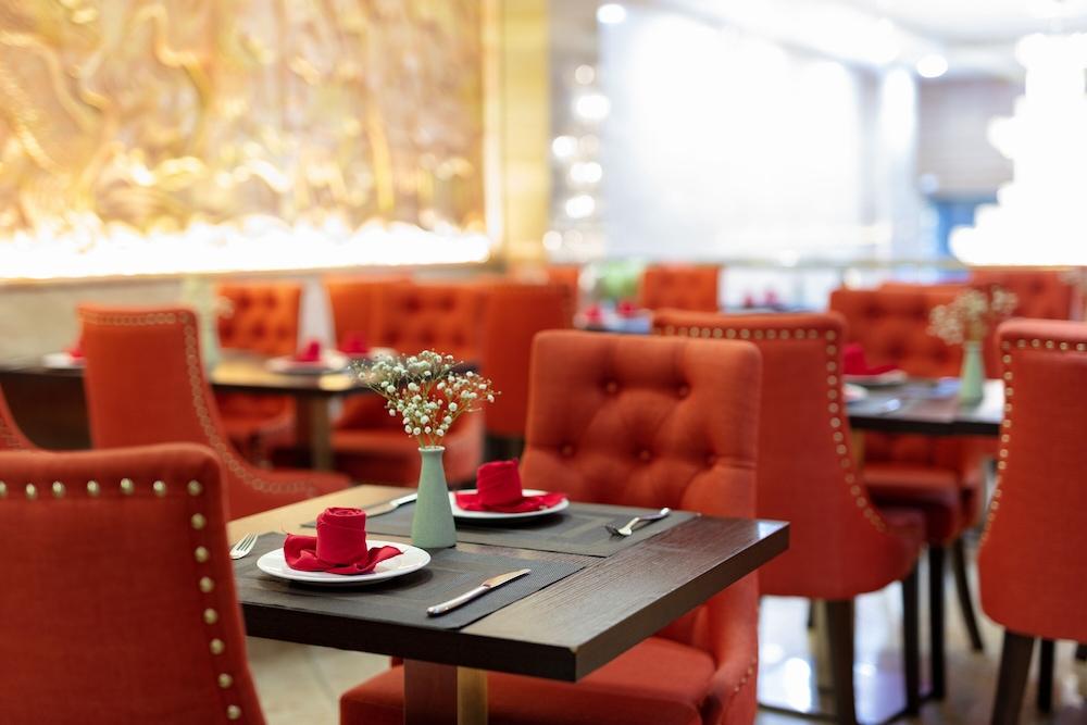 restaurant cafeteria