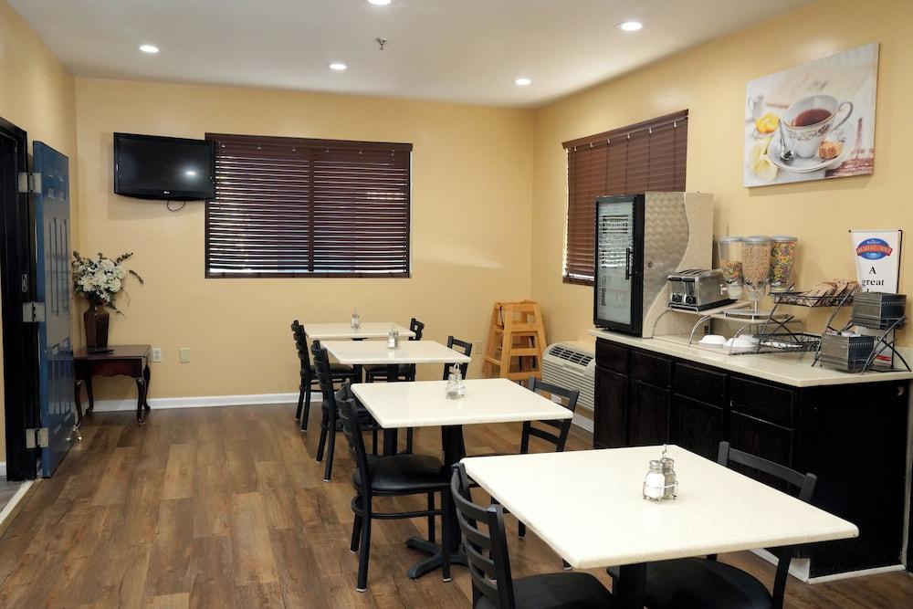 restaurant cafeteria