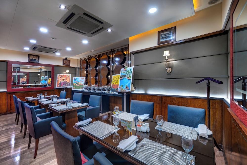 restaurant cafeteria