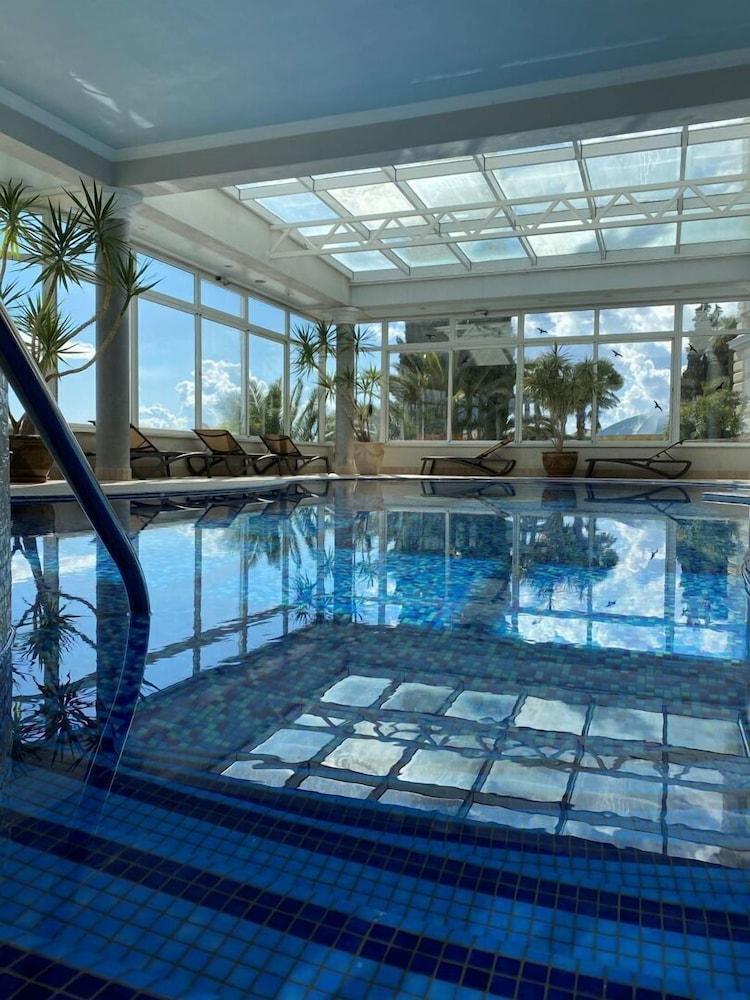 swimming pool spa