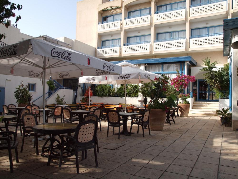 restaurant-cafeteria