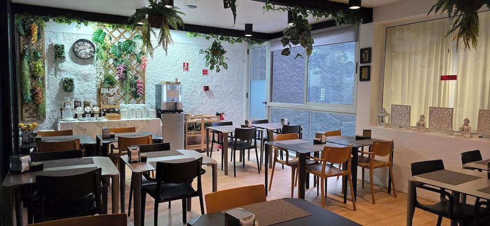 restaurant cafeteria