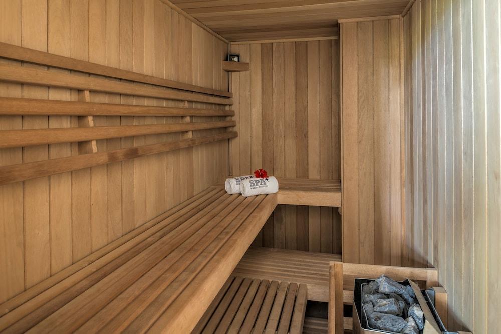 swimming pool spa