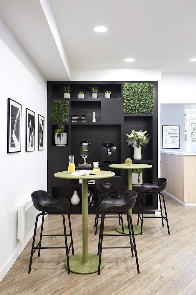 restaurant cafeteria