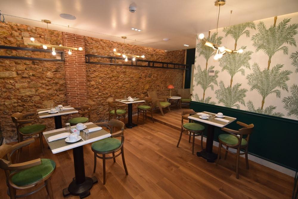 restaurant cafeteria